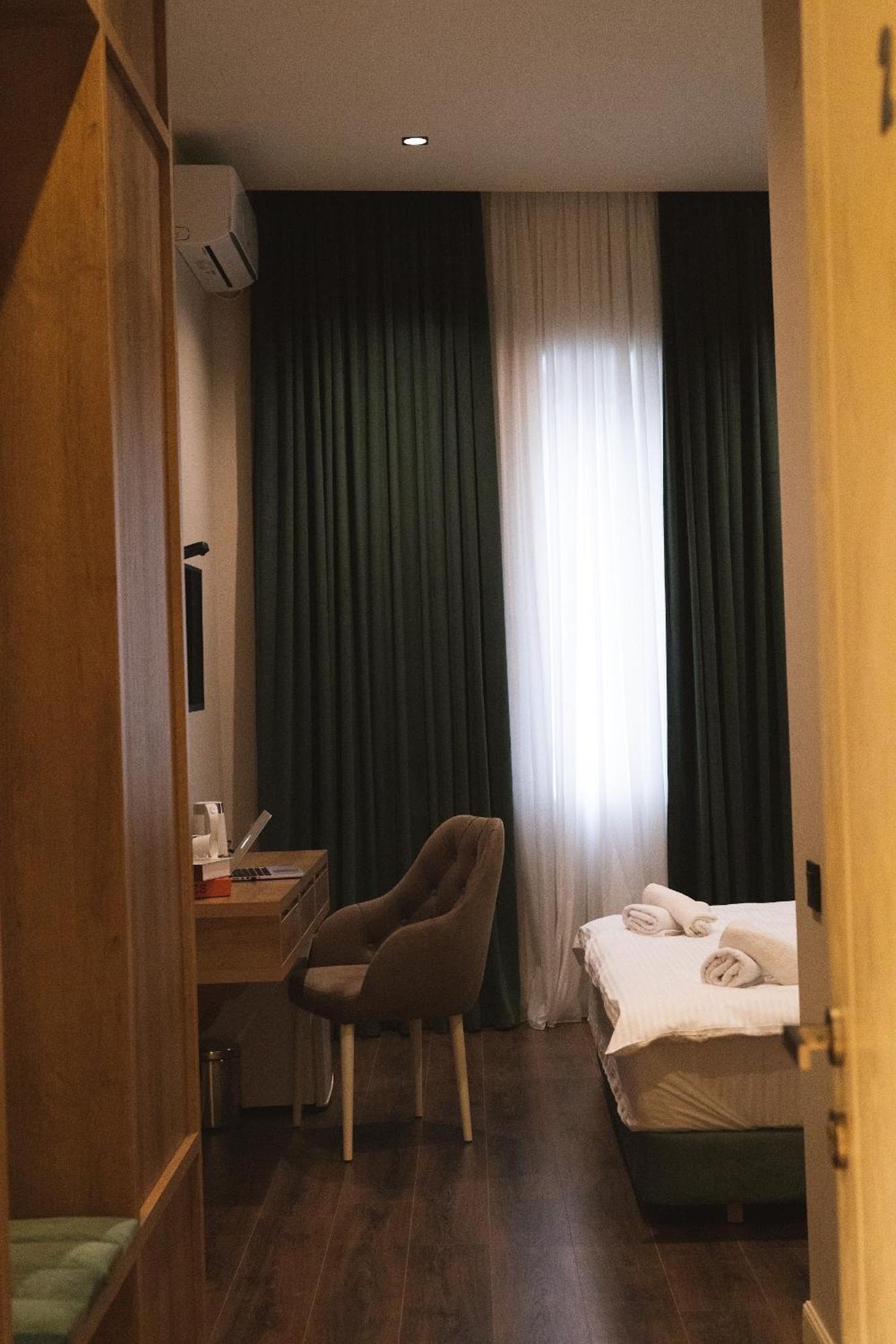 Central Hotel كوتايسي المظهر الخارجي الصورة